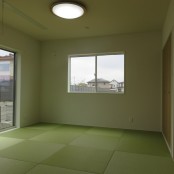 縁なし畳を敷いた和室はリビングと繋がっていて　　　　　　　いつでもくつろげるスペースです